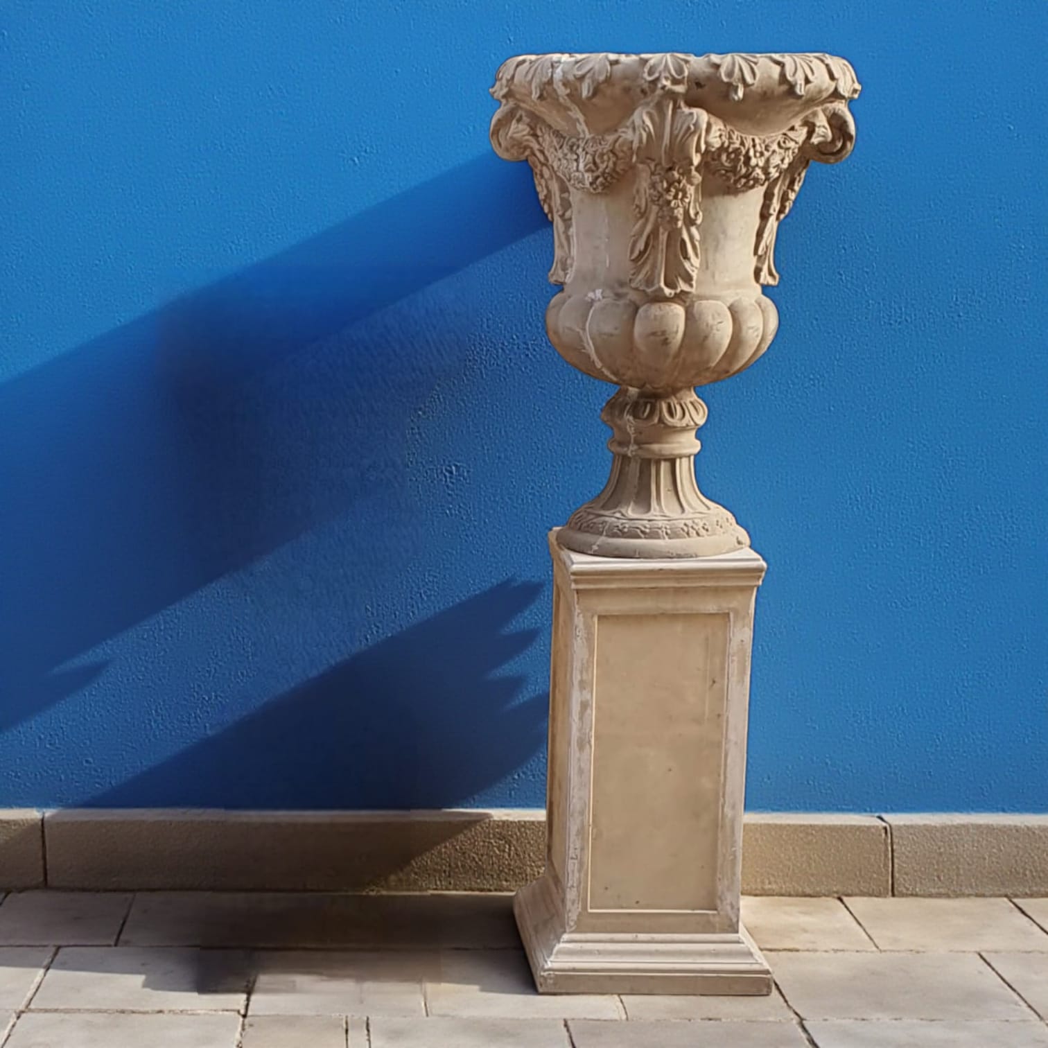 Roman Planter